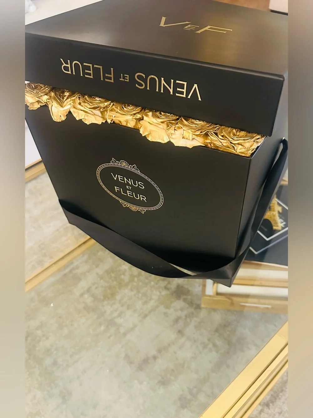 Venus et Fleur Classic Black Box with Gold Roses
